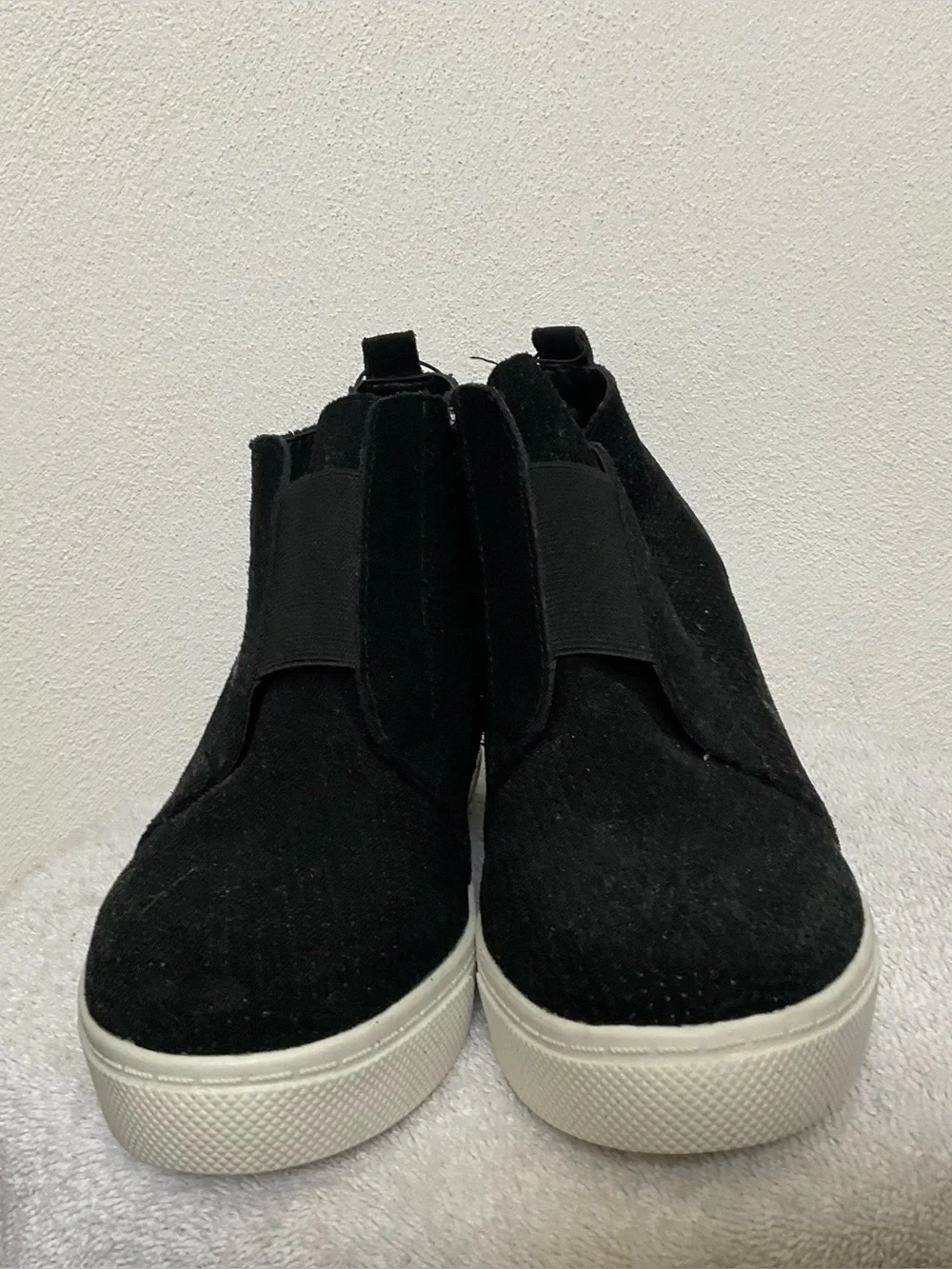 NWOT Steve Madden Flavy Black Leather Perforated Hidden Wedge Size 9